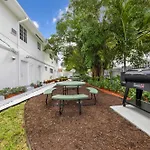 Stylish 1-Br With Modern Flair