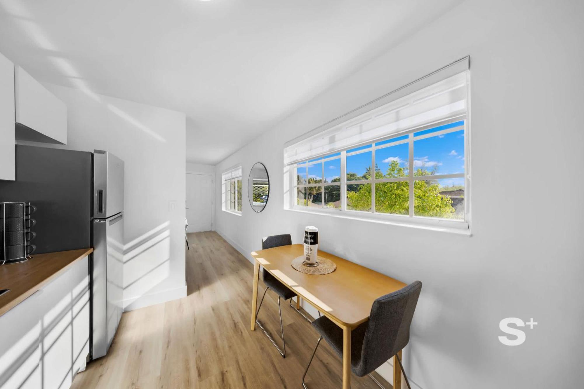 Apartment Stylish 1-br With Modern Flair *