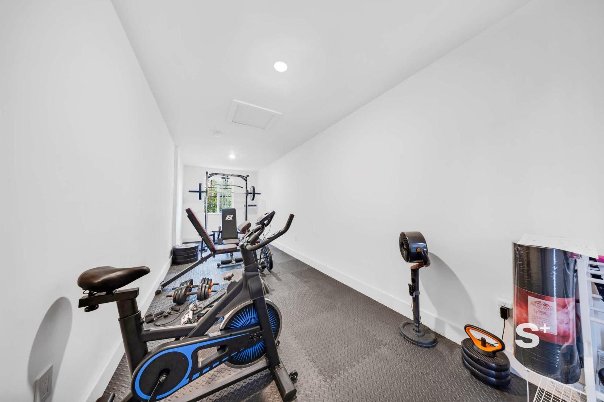 Stylish 1-br With Modern Flair Apartment *